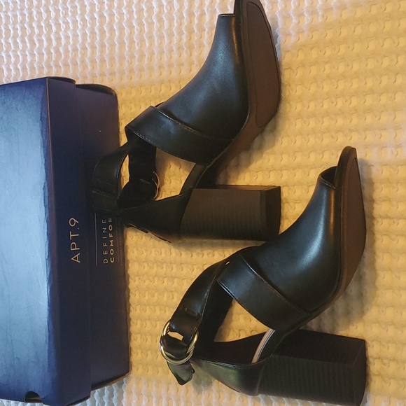 NIB Open Toe Booties - Picture 3 of 12